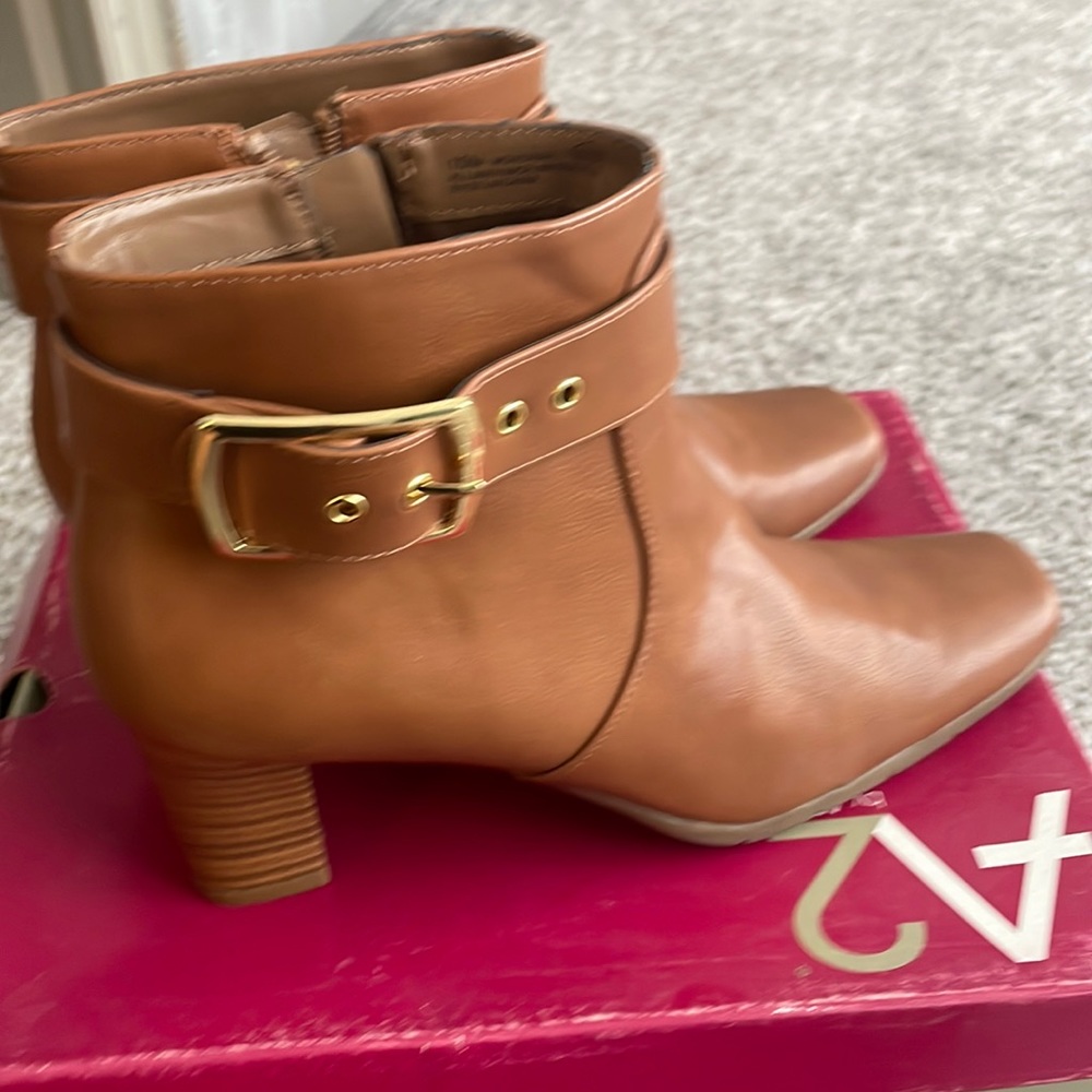 Buckled boot with heel